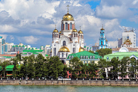 Екатеринбург привлекает тысячи туристов со всей России. Что посмотреть на границе Европы и Азии?