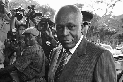 Бывший президент Анголы умер в Испании