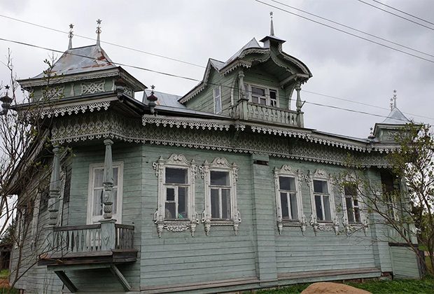«Дом со щуками» в Заозерье, принадлежавший купчихе Устинье Росковой.