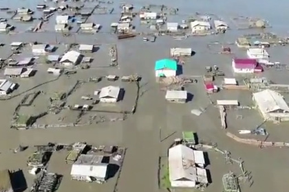 Полностью затопленное ливнями российское село попало на видео