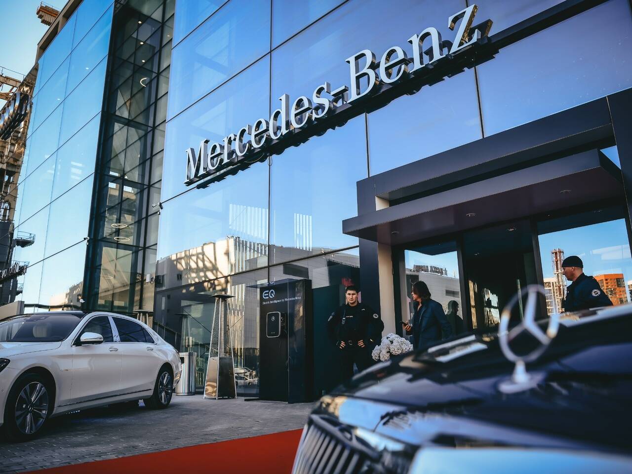 Где открыли мерседес. Мерседес ЗИЛ Авилон. Авилон Легенда Mercedes-Benz. Открытие Мерседес в Авилон. Сотрудники Авилон Mercedes-Benz.