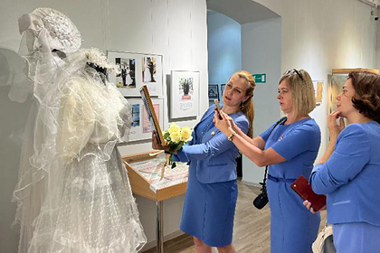 В Благовещенске открылась выставка свадебных платьев XX века