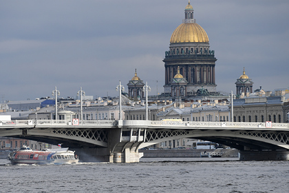 В Санкт-Петербурге женщина попала в больницу после катания на теплоходе
