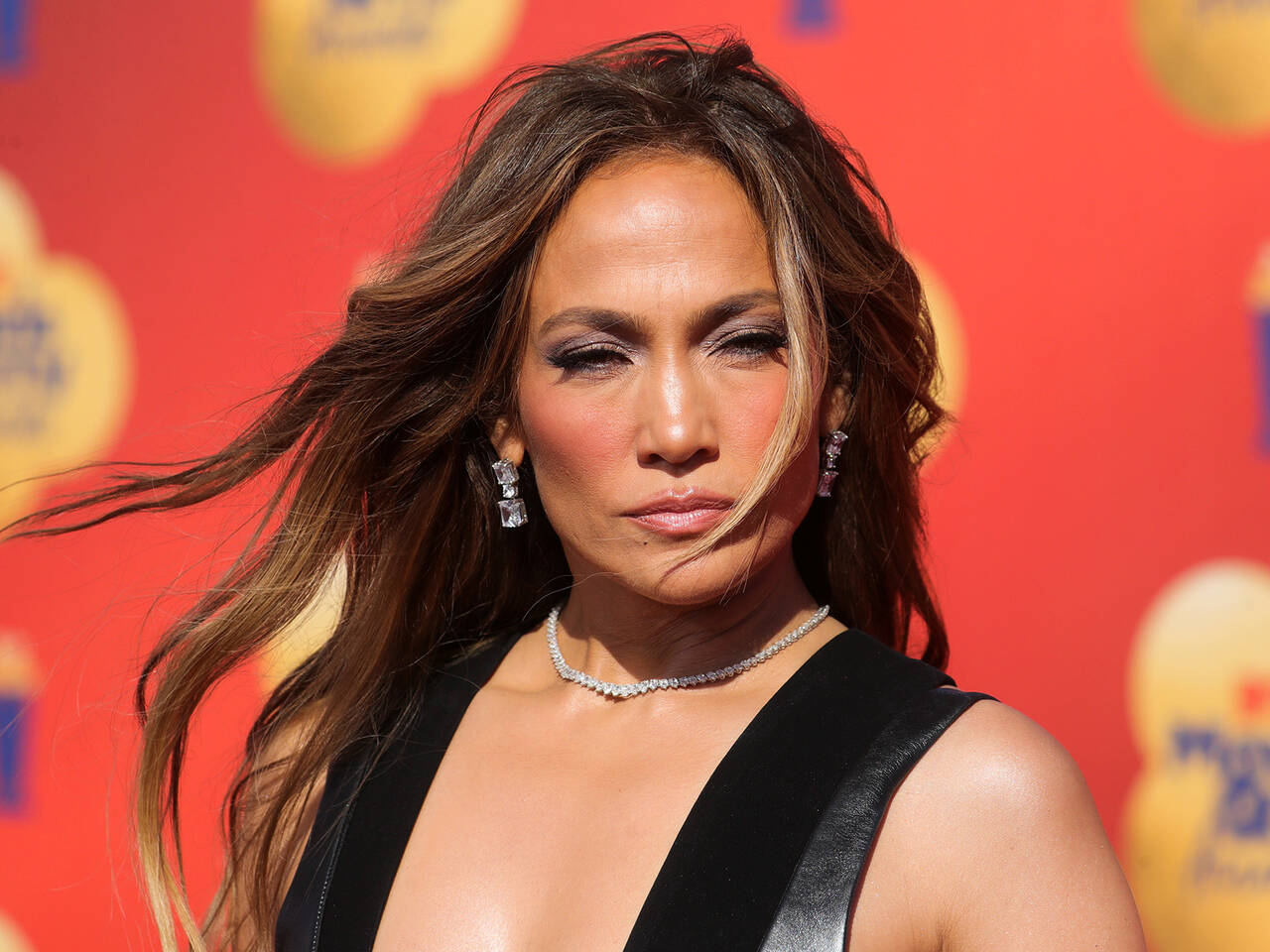 Порно ұлы анасының ішіне кіреді және ол ашуланады