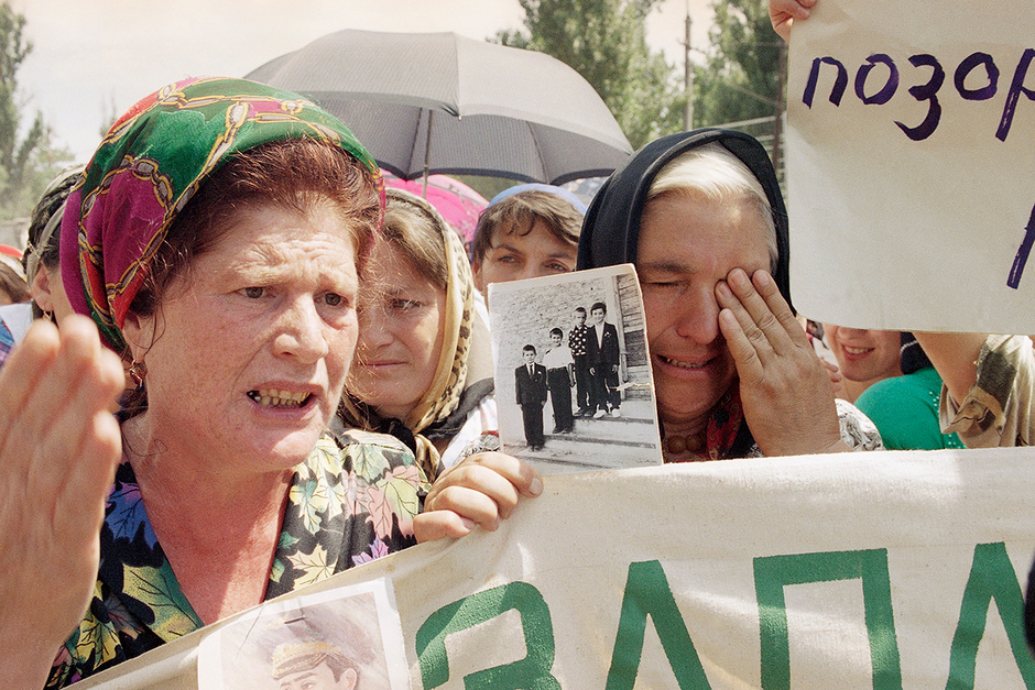 Протестующие чеченские женщины