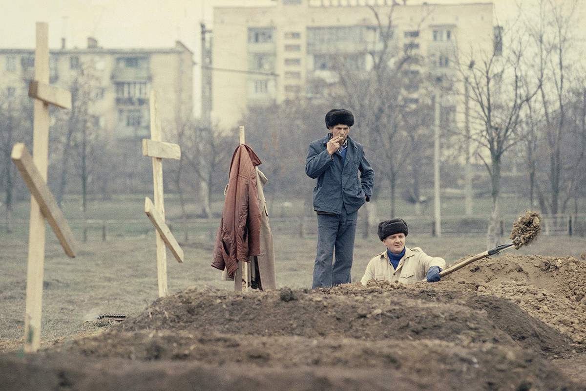 «Верни то, что от него осталось» Как матери до сих пор ищут сыновей,  пропавших во время войны в Чечне: Общество: Россия: Lenta.ru