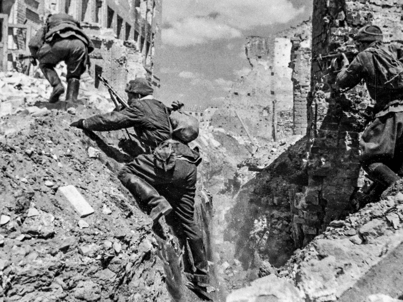 Трофейные немецкие фотографии. Ужасные фотографии времен Второй Мировой войны (16 фото)