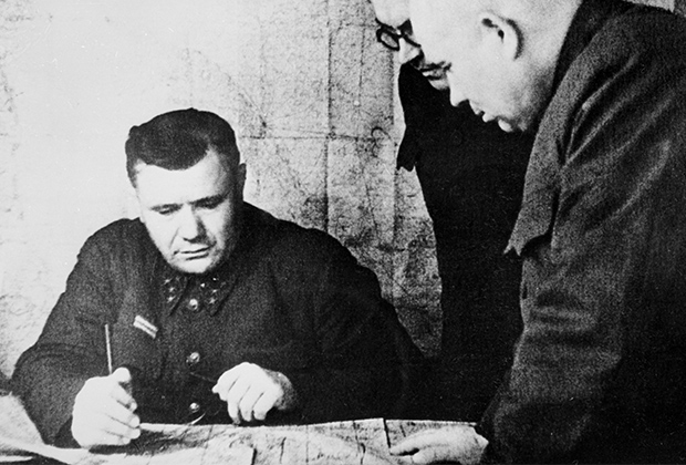 Командующий Сталинградским фронтом генерал Андрей Еременко (слева), октябрь 1942 года
