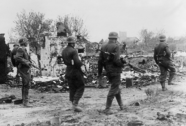 Немецкие солдаты в Сталинграде, 1942 год. Фото: Scherl / Globallookpress.com