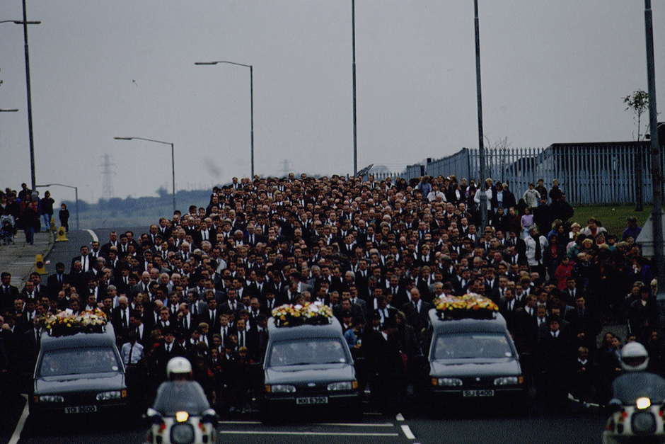 Похороны жертв терактов Ирландской республиканской армии, 1993 год