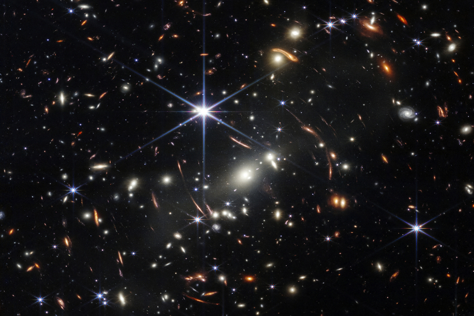 Первый снимок «Джеймса Уэбба». На изображении возможно разглядеть скопления галактик SMACS 0723