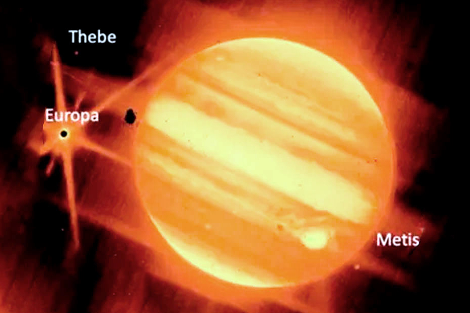 Инфракрасное изображение Юпитера и его спутников — Европы, Фивы и Метиды, полученное на NIRCam