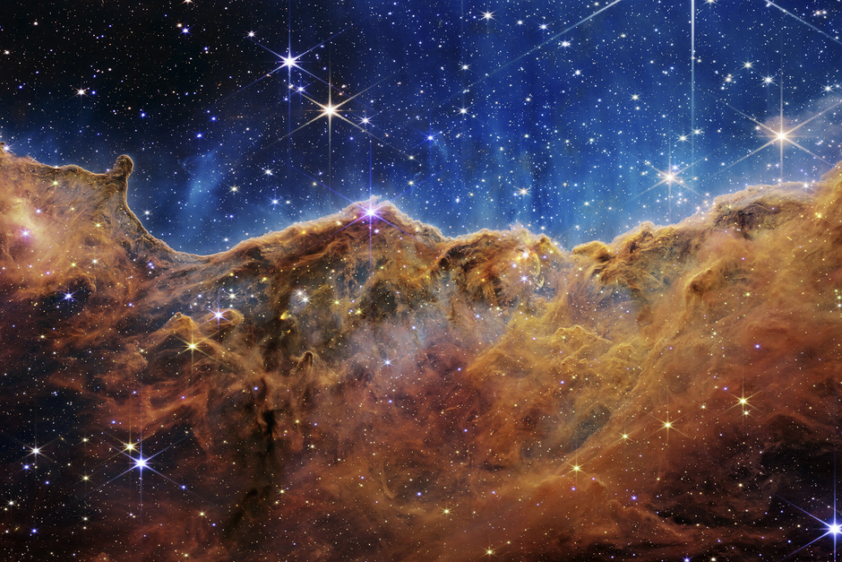Самая яркая и большая туманность, находящаяся в созвездии Киля. Она состоит из пыли и газа, в которых формируются новые звезды