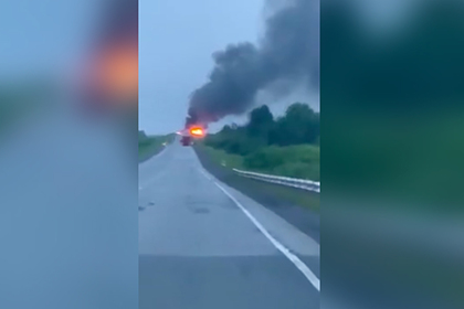 Два человека погибли при столкновении бензовоза и грузовика в российском регионе
