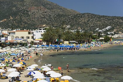В Европе умерший турист несколько часов пролежал на пляже рядом с отдыхающими