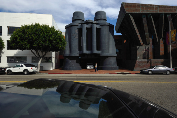 Здание «Бинокль» (Binoculars Building) в Лос-Анджелесе. Фото: Kevork Djansezian / Getty Images
