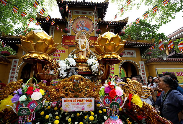 Буддисты отмечают религиозный праздник в Ханое
