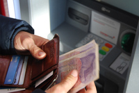 Россиян предупредили о штрафах при оформлении банковских карт за рубежом 
