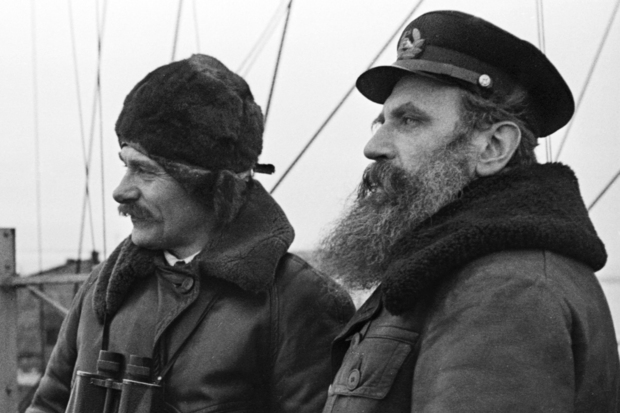 Владимир Воронин и Отто Шмидт. Фото: Сергей Лоскутов / ТАСС