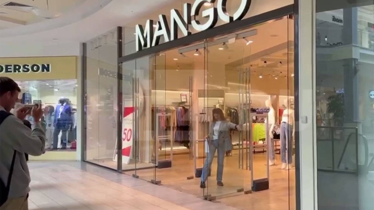 Магазин Mango открылся в Москве: Явления: Ценности: Lenta.ru