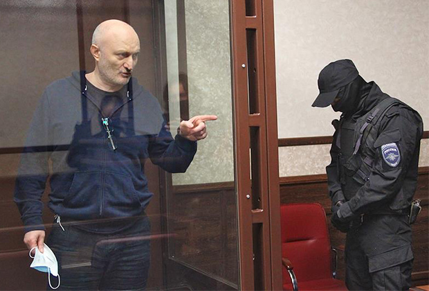 Аслан Гагиев, Джако (слева) во время заседания Южного окружного военного суда. Фото: Василий Дерюгин / Коммерсантъ