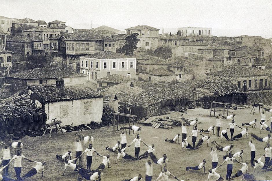 Гимнастический праздник в городке офицерской гимнастическо-фехтовальной школы. Галлиполи, июль 1921 года