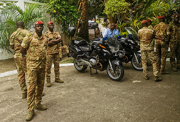 Военные в резиденции президента Конго в Ойо