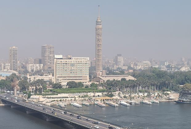 Каирская телебашня и набережная Нила