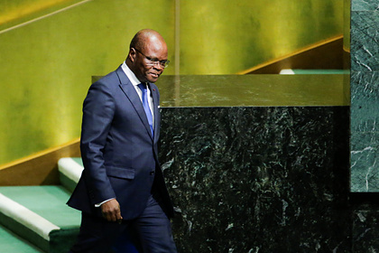 В жесте африканского политика заметили пренебрежение к Макрону