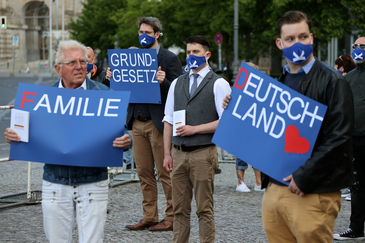 Участники протеста против ограничений, введенных из-за коронавируса. Берлин, Германия. 