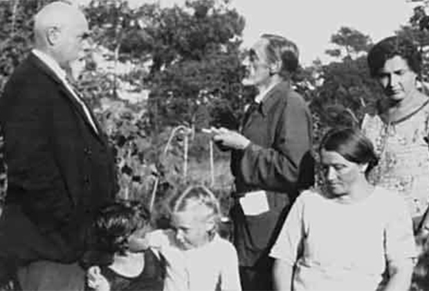 Встреча семьи Деникиных с семьей писателя Ивана Шмелева во Франции, 1926 год 