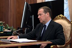 Медведев оценил предложение Зеленского конфисковать российские активы на Украине