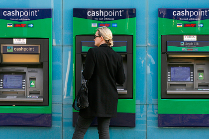 Британцы сняли в банкоматах рекордное количество наличных