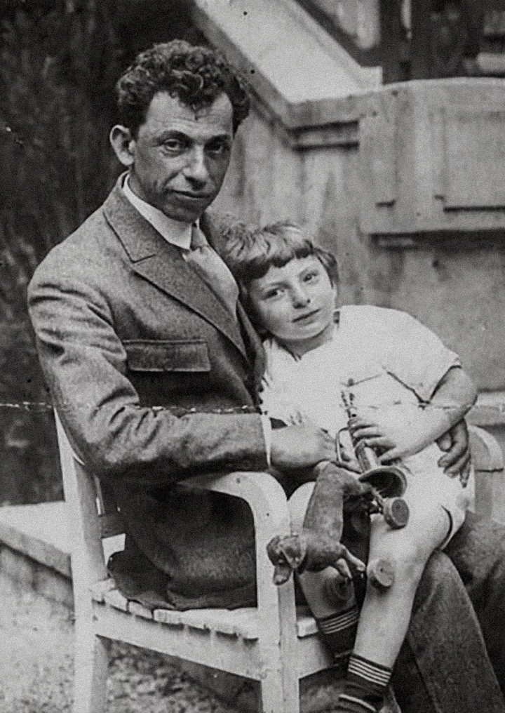 Писатель Давид Бергельсон с сыном Львом 