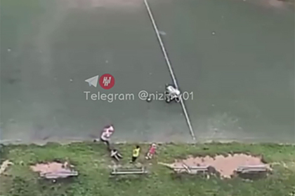 Россиянин избил пятилетнего мальчика на футбольном поле и попал на видео