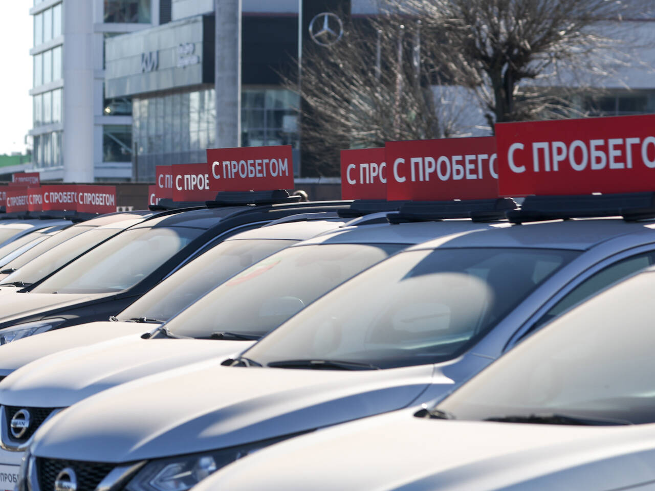 Россияне стали скупать трехлетние подержанные автомобили: Рынки: Экономика:  Lenta.ru