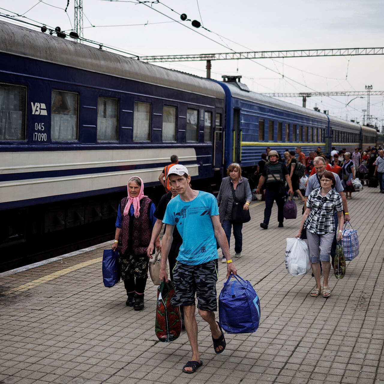 Киев население. Украинские поезда. Население Киева. Поезд Киев.