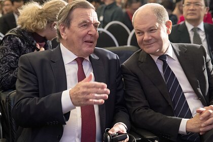 Шольц поддержал кандидатуру Шредера на роль посредника в споре с Россией