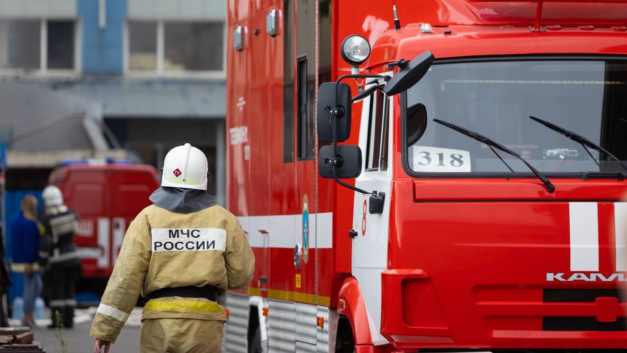 Стало известно об угрозе еще одного обрушения в частично рухнувшем доме в  Омске: Происшествия: Россия: Lenta.ru