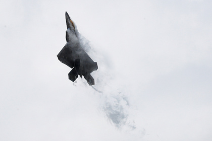 В  США рассказали об опасной задаче F-22 в Польше