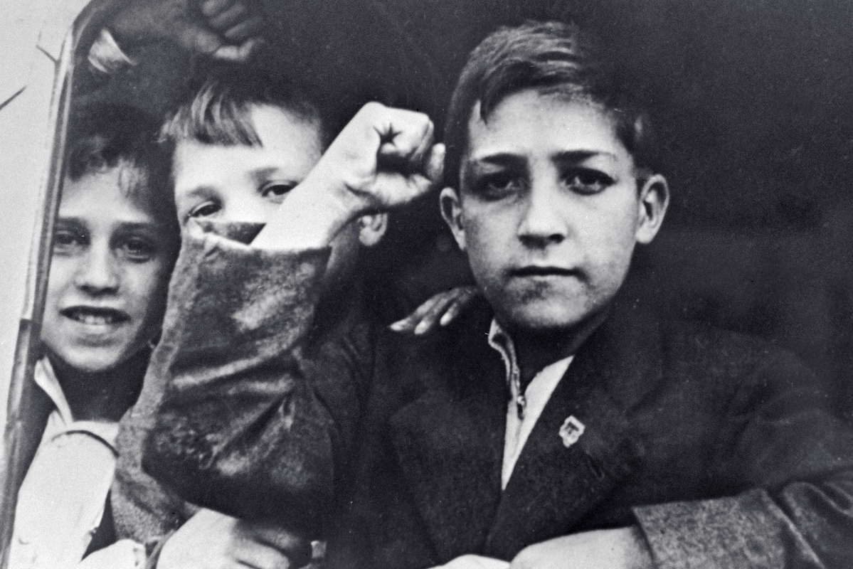 Первая группа испанских детей в количестве 1498 человек, прибывшая в Ленинград 23 июня 1937 года на пароходе «Сантай» из городов Бильбао и Сан-Себастьян