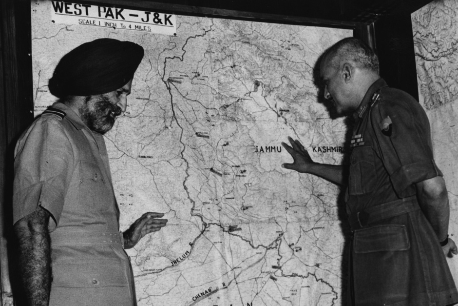 Индийский генерал Джаянто Нат Чаудхури и маршал Арджан Сингх в Нью-Дели после индо-пакистанского конфликта, 1965 год
