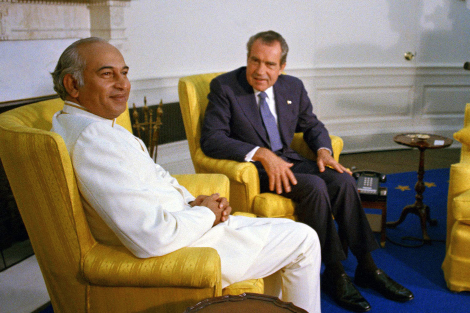 Президент США Ричард Никсон встречается с премьер-министром Пакистана Зульфикаром Али Бхутто в Белом доме, Вашингтон, 1973 год