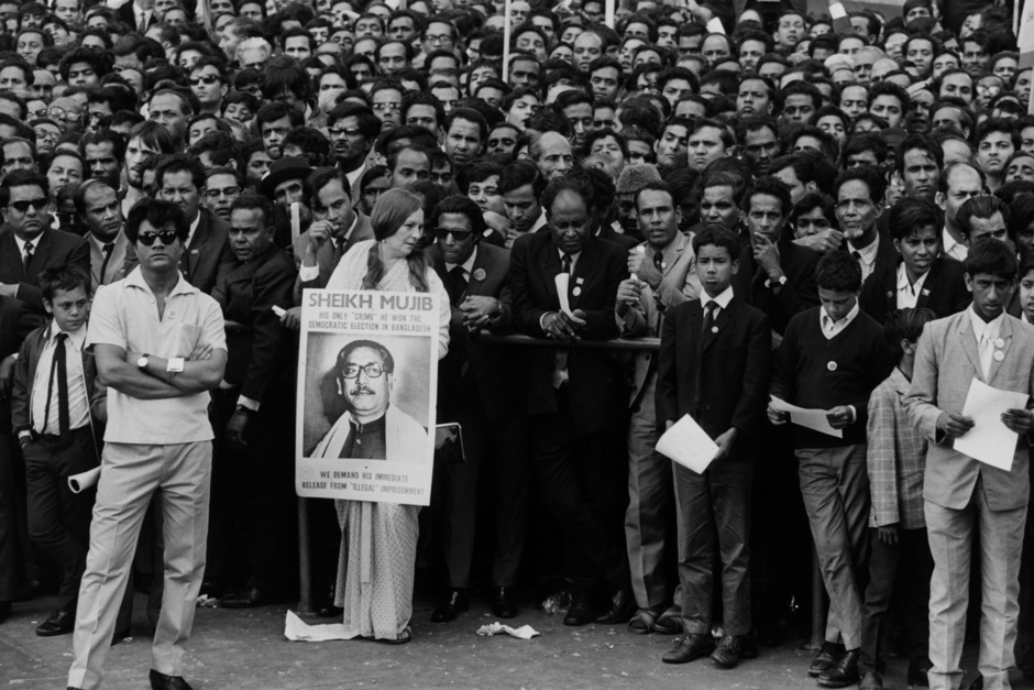 Демонстранты на Трафальгарской площади в Лондоне призывают к прекращению убийств в Бангладеш, 1971 год