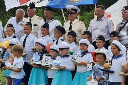 В российском регионе на памятной акции дети пускали на воду Z-кораблики