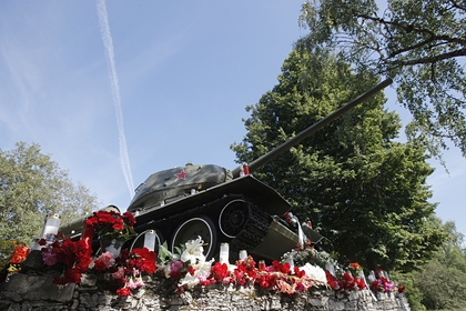 Мэр  эстонского города выступила против демонтажа советского памятника-танка