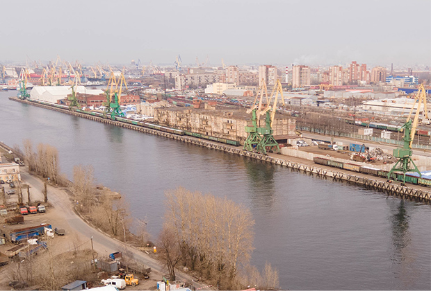 Вид на Морской порт Санкт-Петербурга