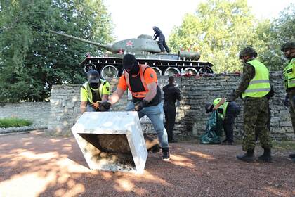 Посольство России отреагировало на демонтаж памятника Т-34 в Эстонии