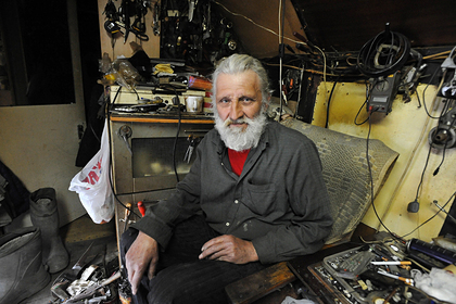 На севере России пенсионер-отшельник добровольно остался жить в гараже