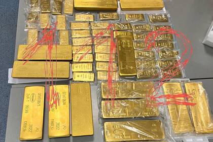 Трое контрабандистов попались на попытке вывоза из России 225 килограммов золота